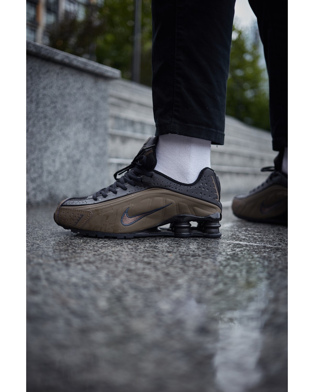 Nike Shox R4 Off Noir