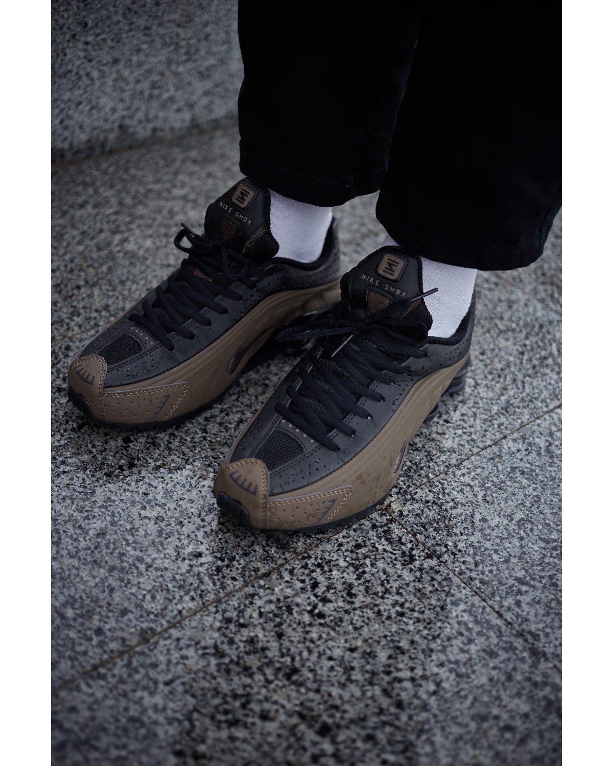 Nike Shox R4 Off Noir