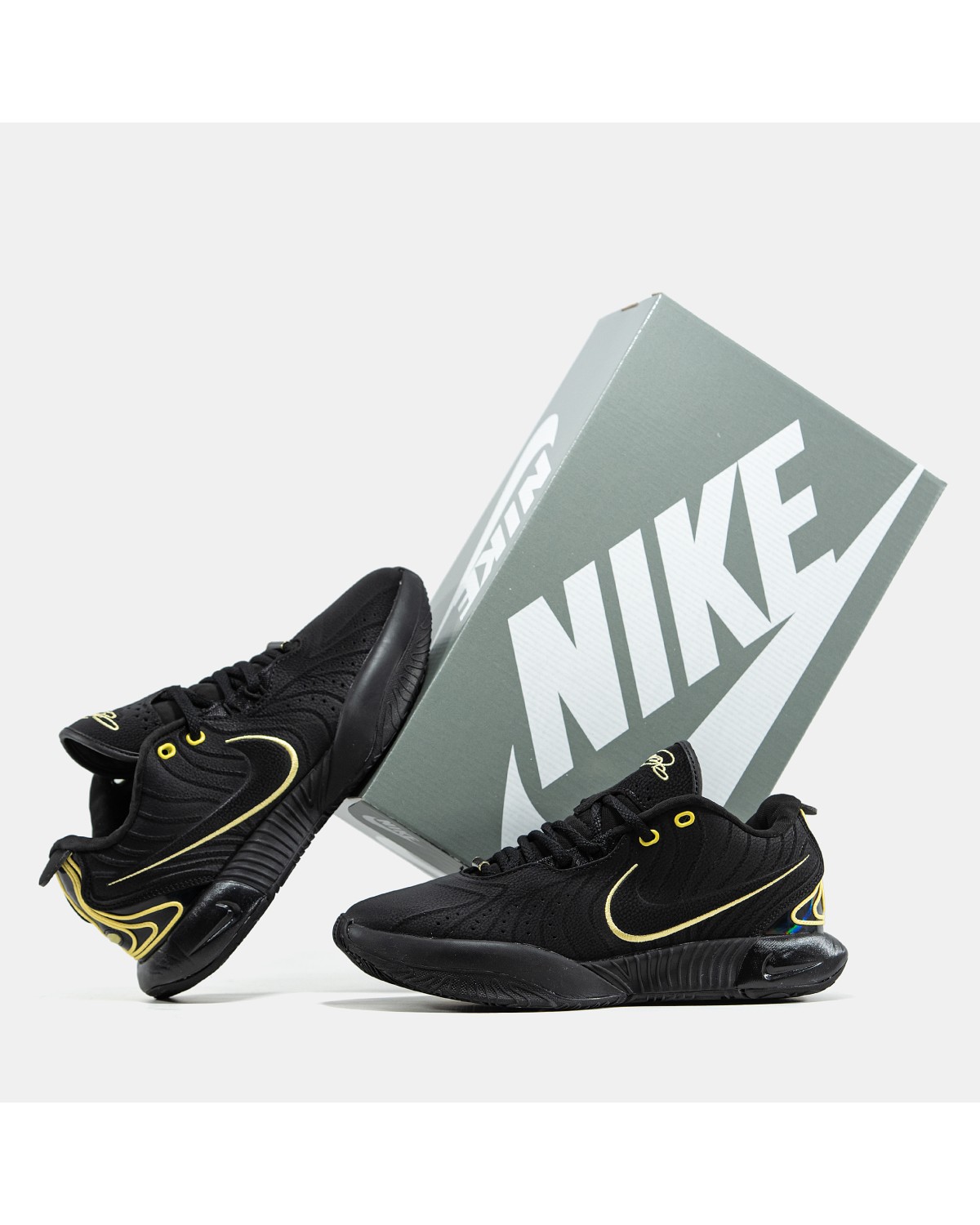 Nike LeBron 21