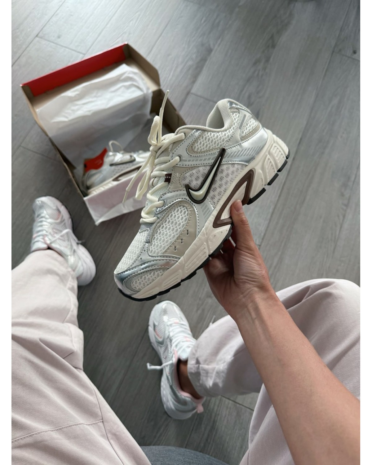 Nike V5 RNR Sail/Light Orewood Brown