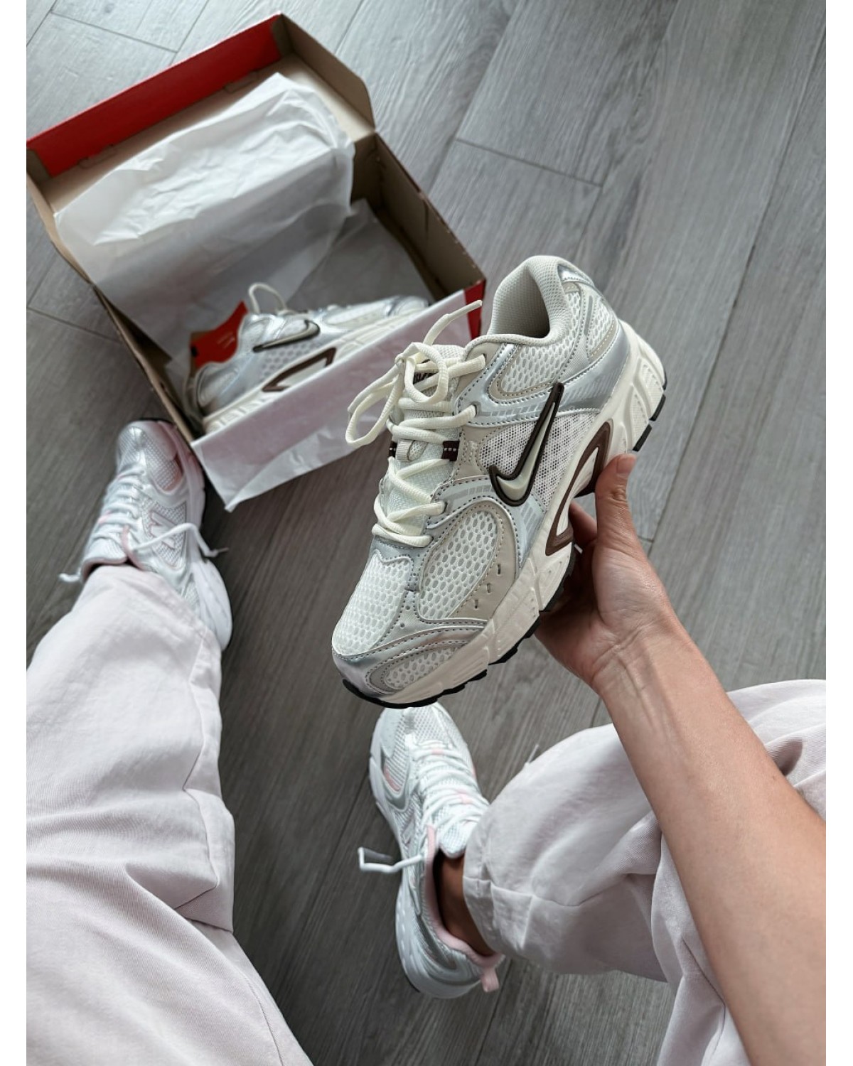 Nike V5 RNR Sail/Light Orewood Brown