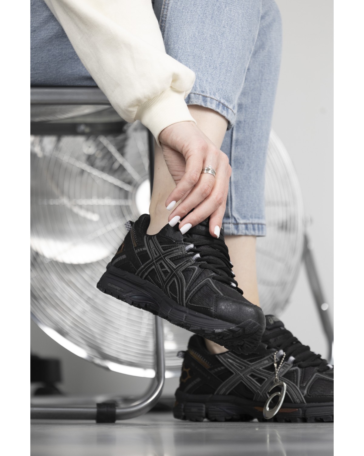 Asics Gel-Kahana 8 Black Gold Pink