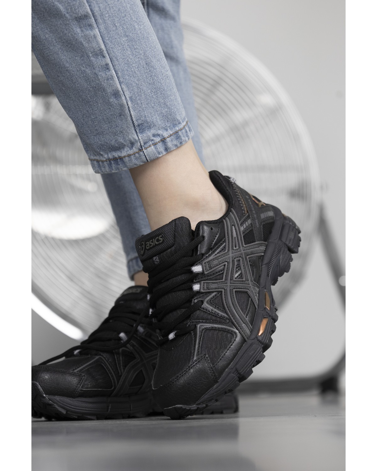 Asics Gel-Kahana 8 Black Gold Pink