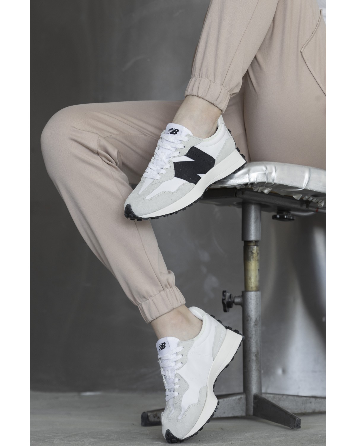 New Balance 327 Grey Black