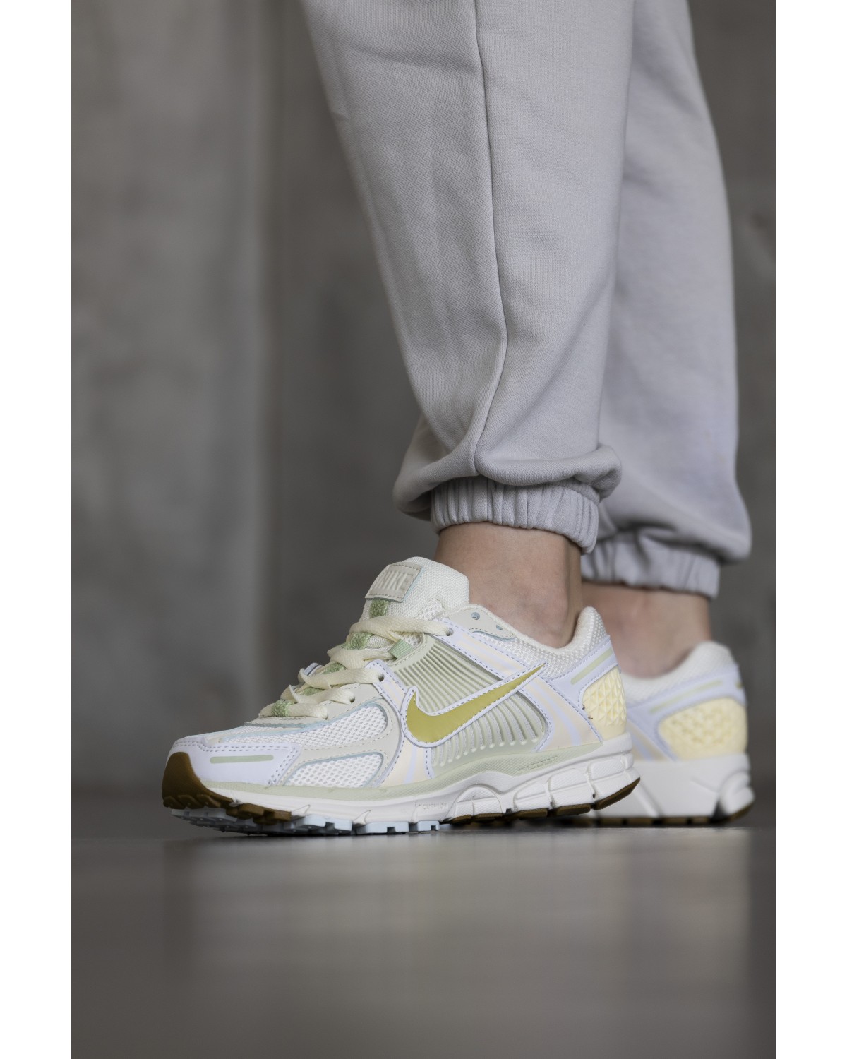 Nike Zoom Vomero 5 White Beige