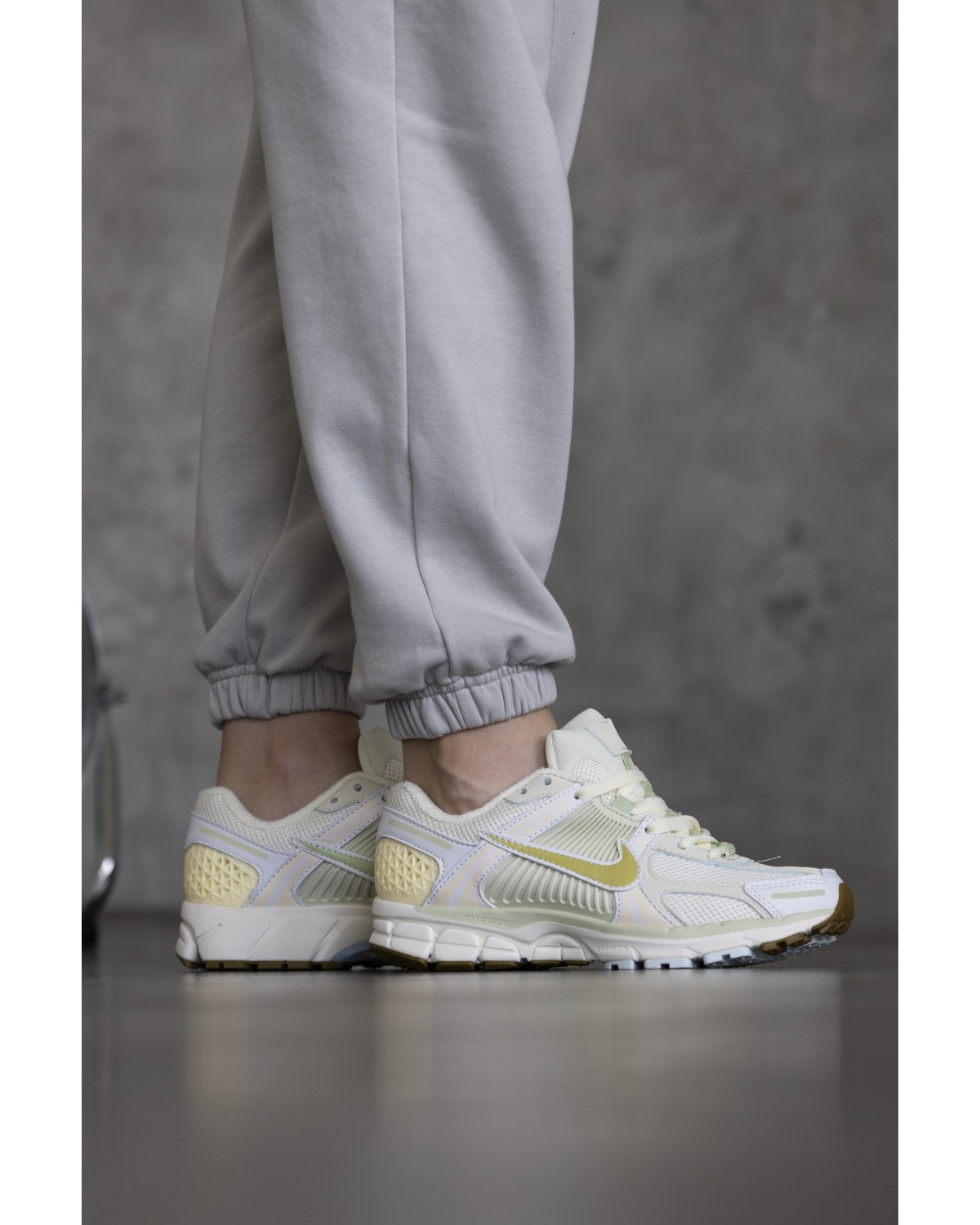 Nike Zoom Vomero 5 White Beige