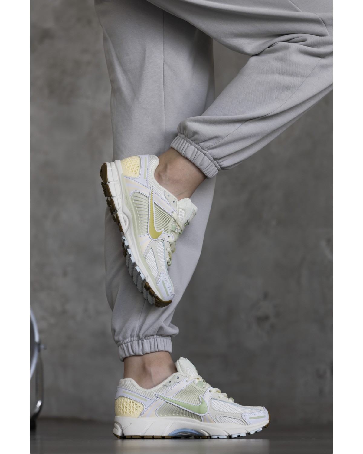 Nike Zoom Vomero 5 White Beige