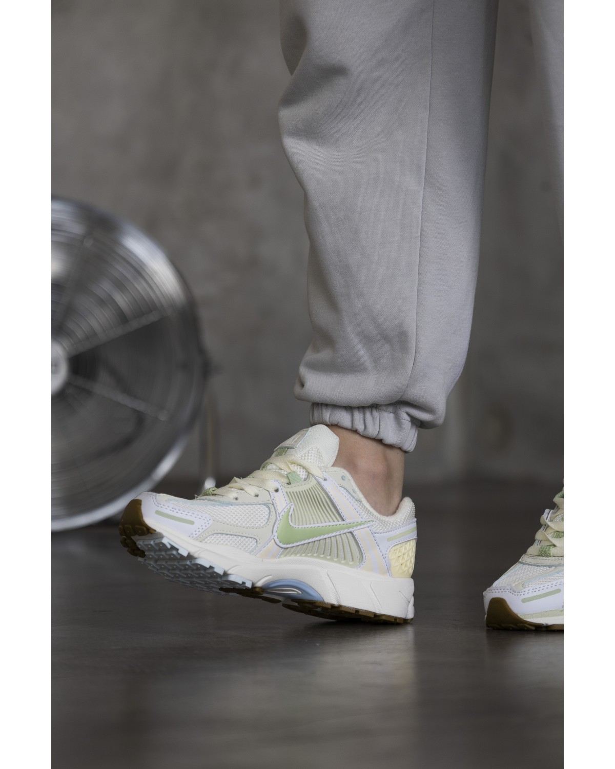 Nike Zoom Vomero 5 White Beige