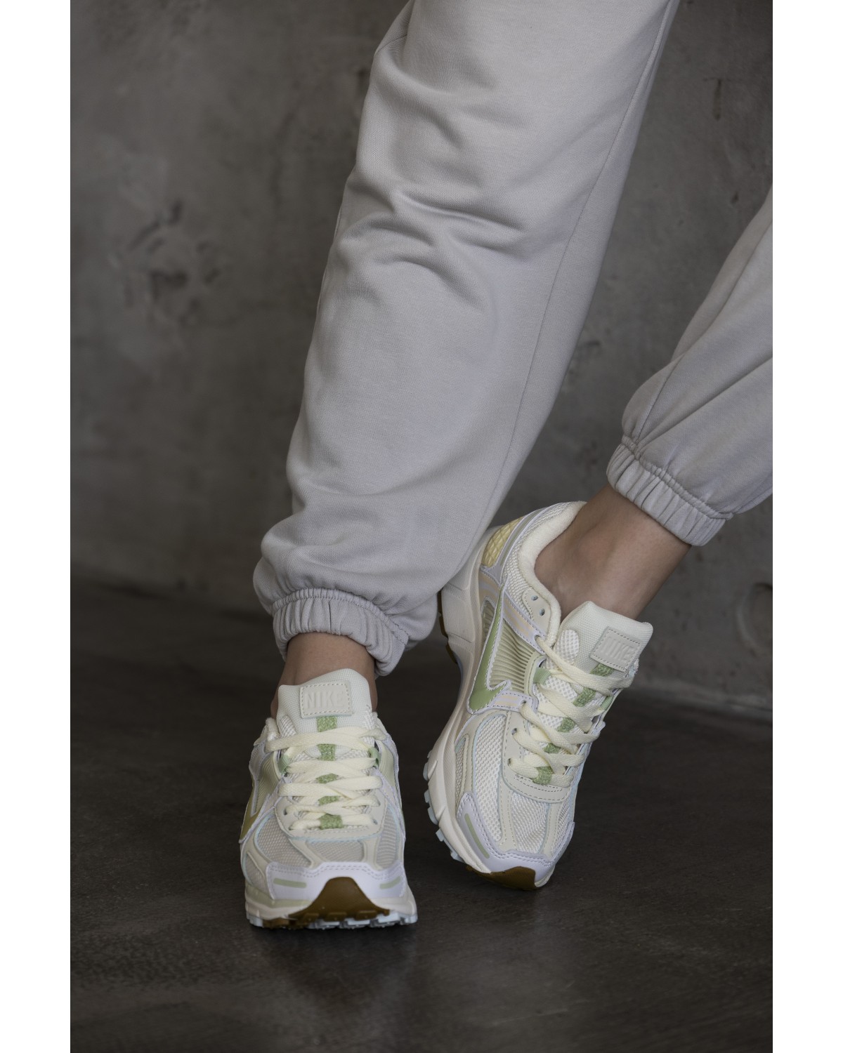 Nike Zoom Vomero 5 White Beige