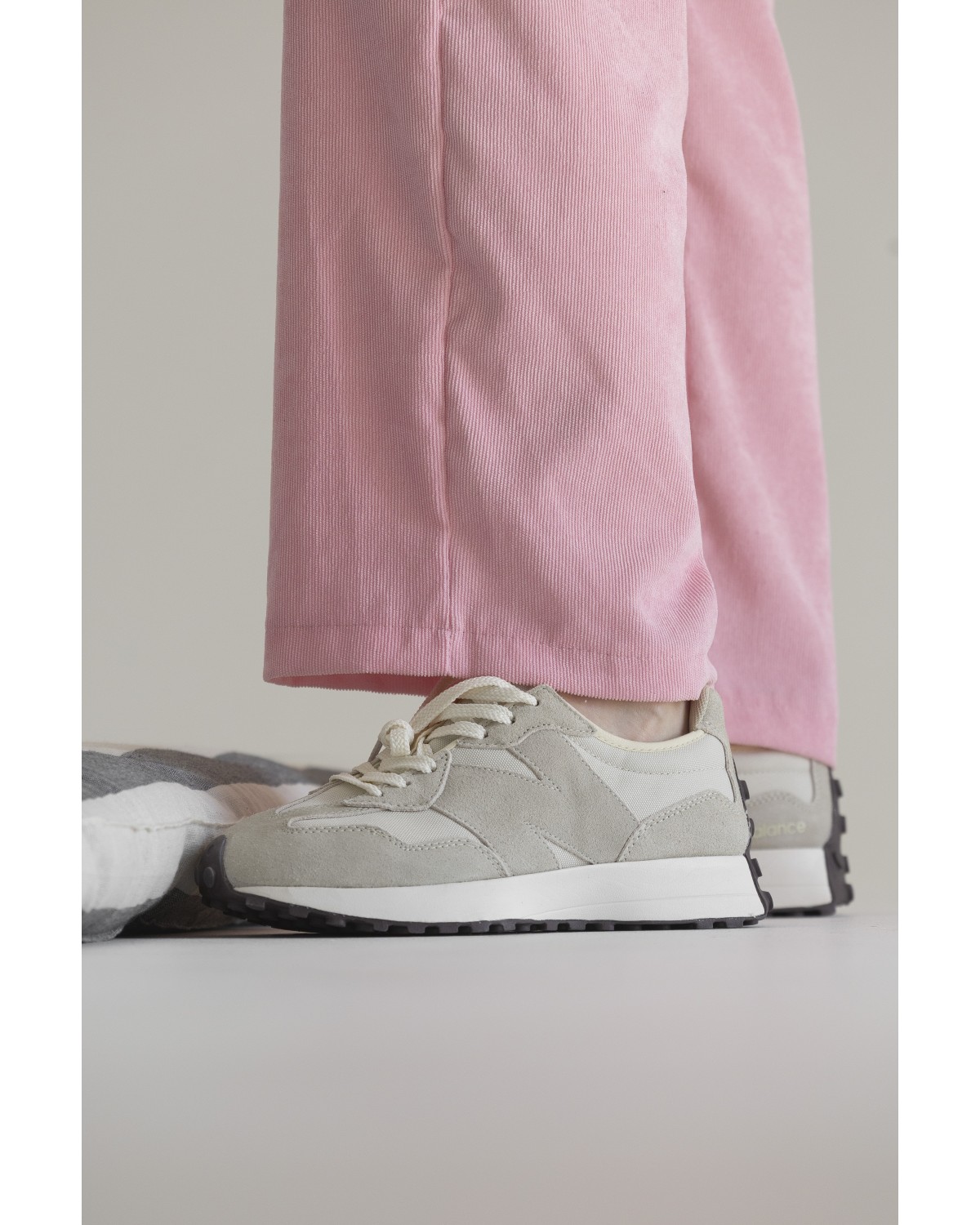 New Balance 327 Light Beige