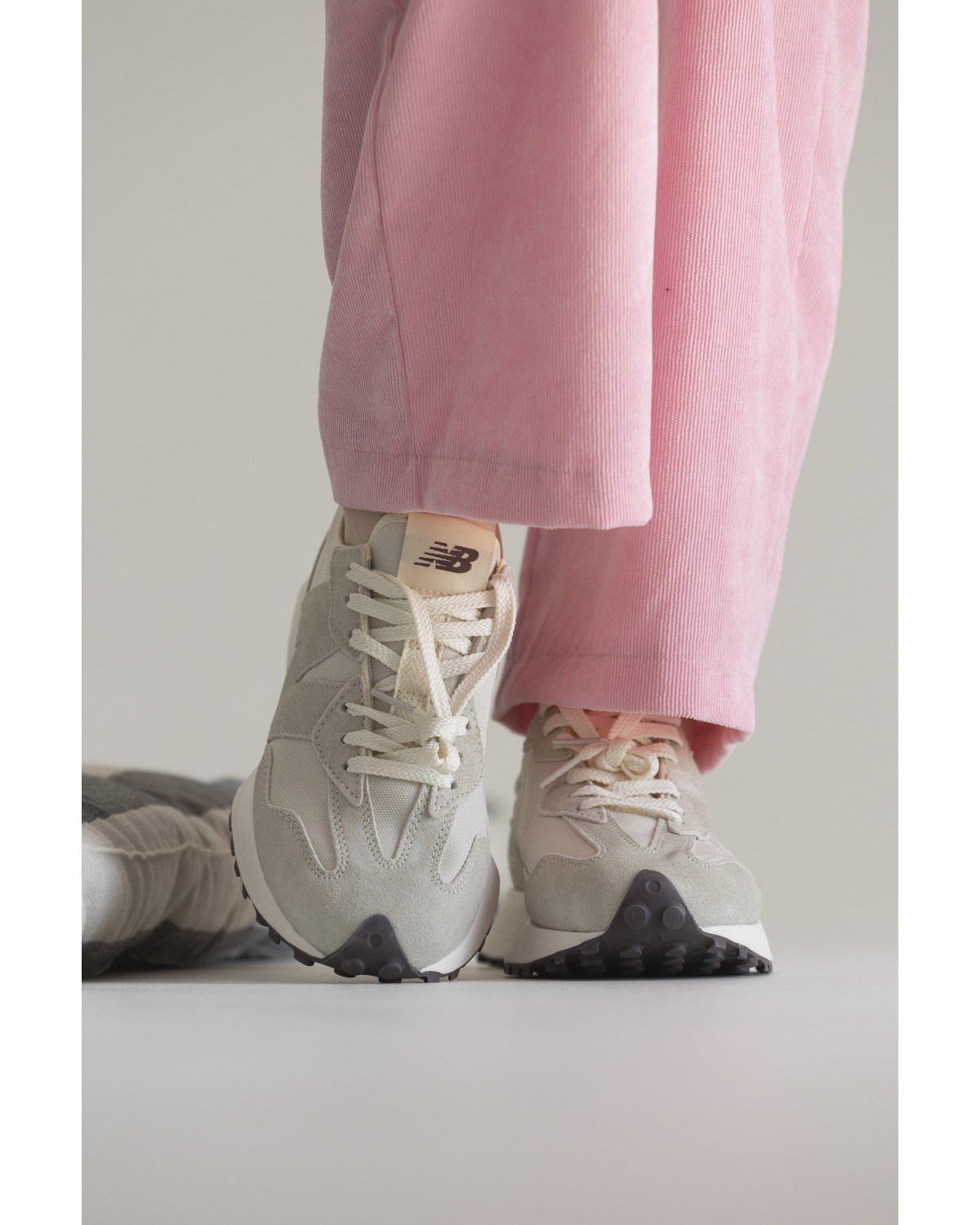 New Balance 327 Light Beige