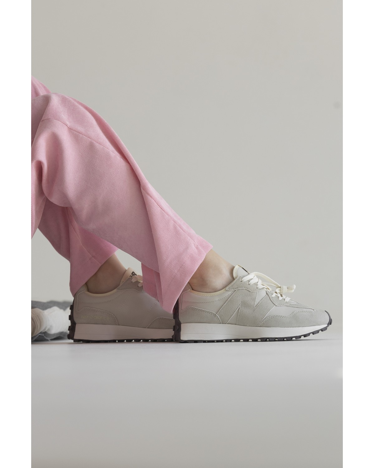 New Balance 327 Light Beige