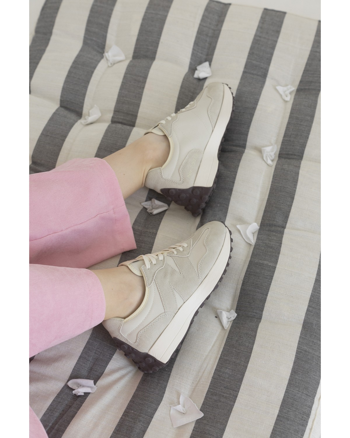 New Balance 327 Light Beige