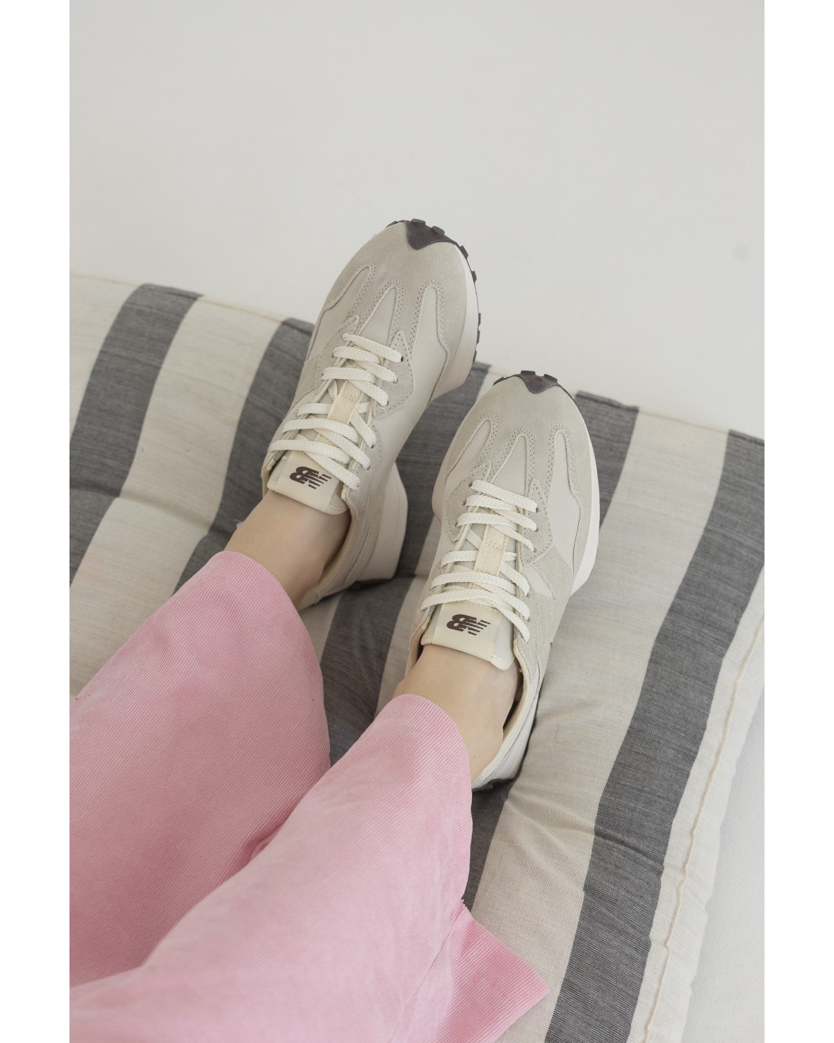New Balance 327 Light Beige