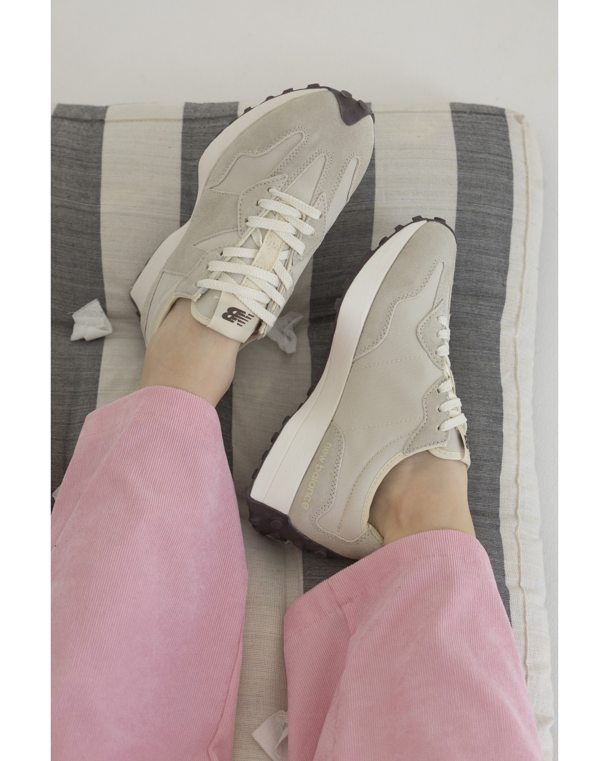 New Balance 327 Light Beige