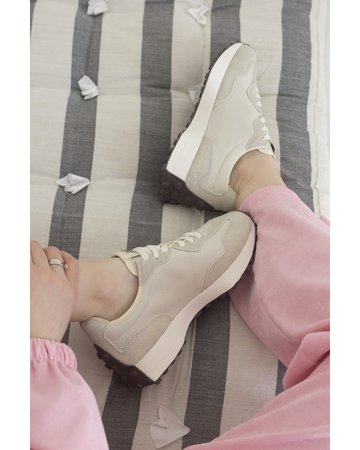 New Balance 327 Light Beige
