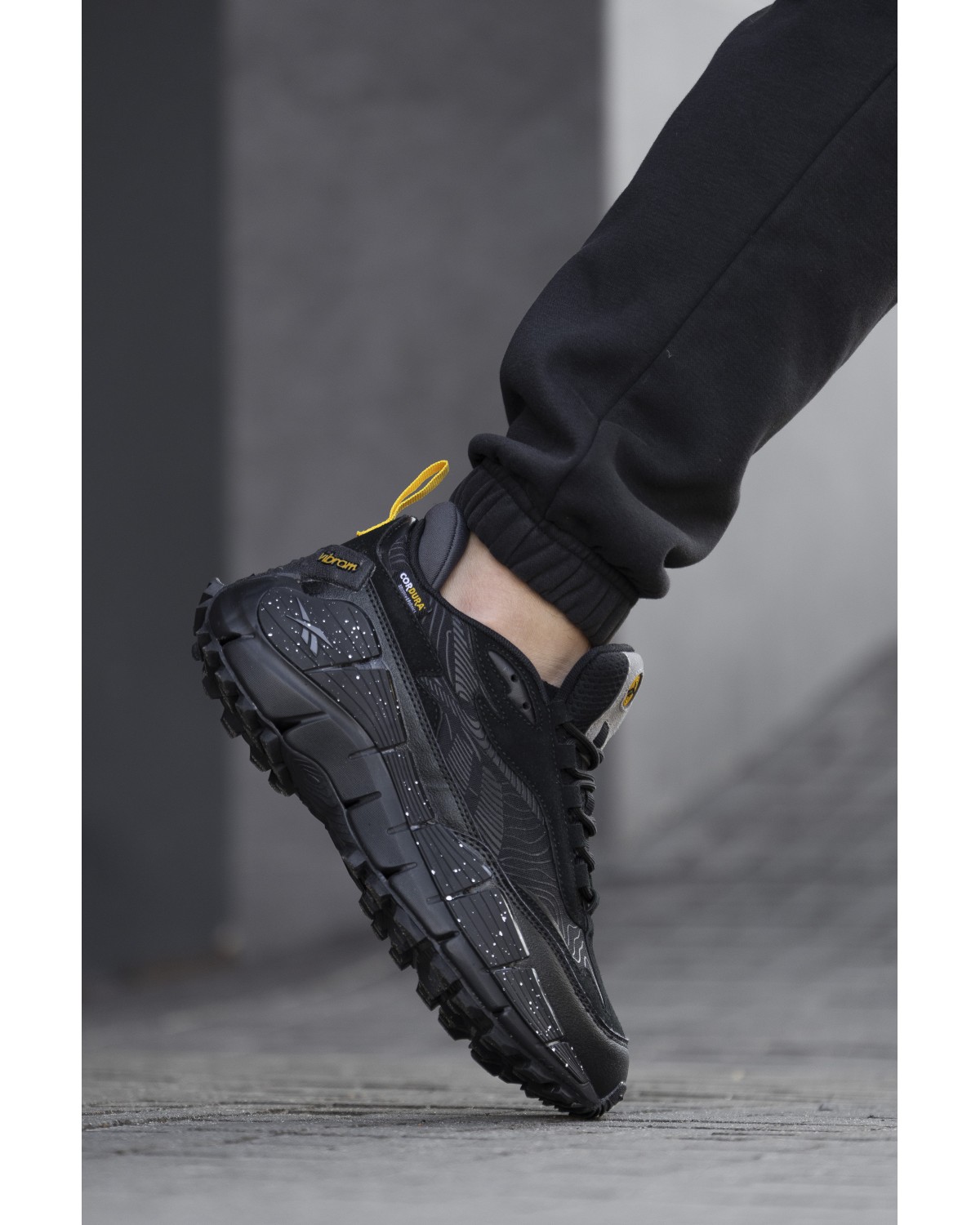 Reebok Zig Kinetica Il Edge Black Gray Cordura