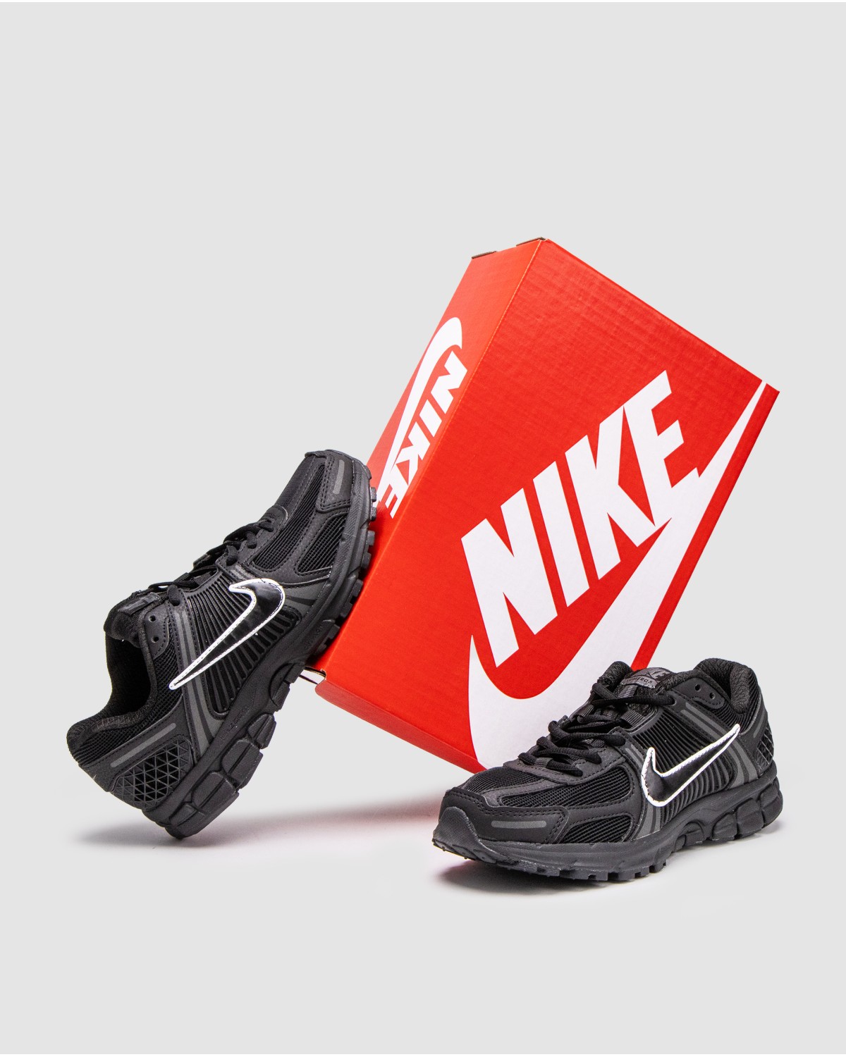 Nike Vomero 5 Black White