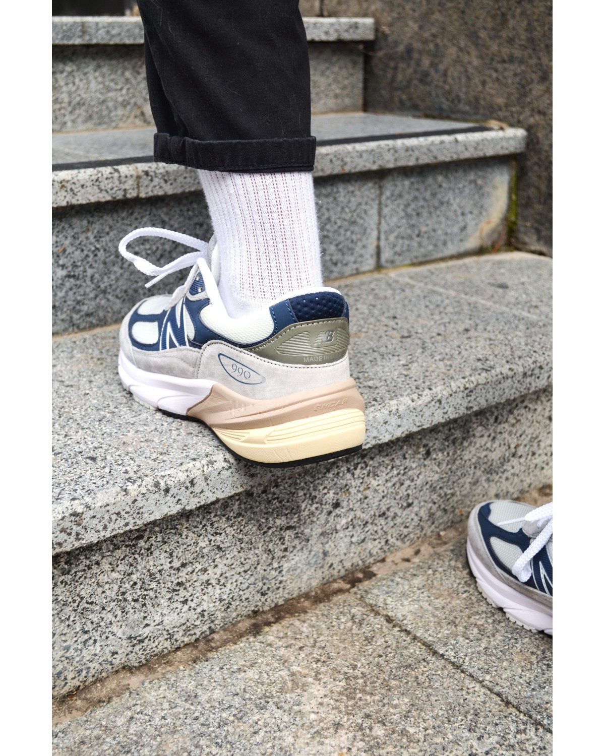 New Balance 990 v6