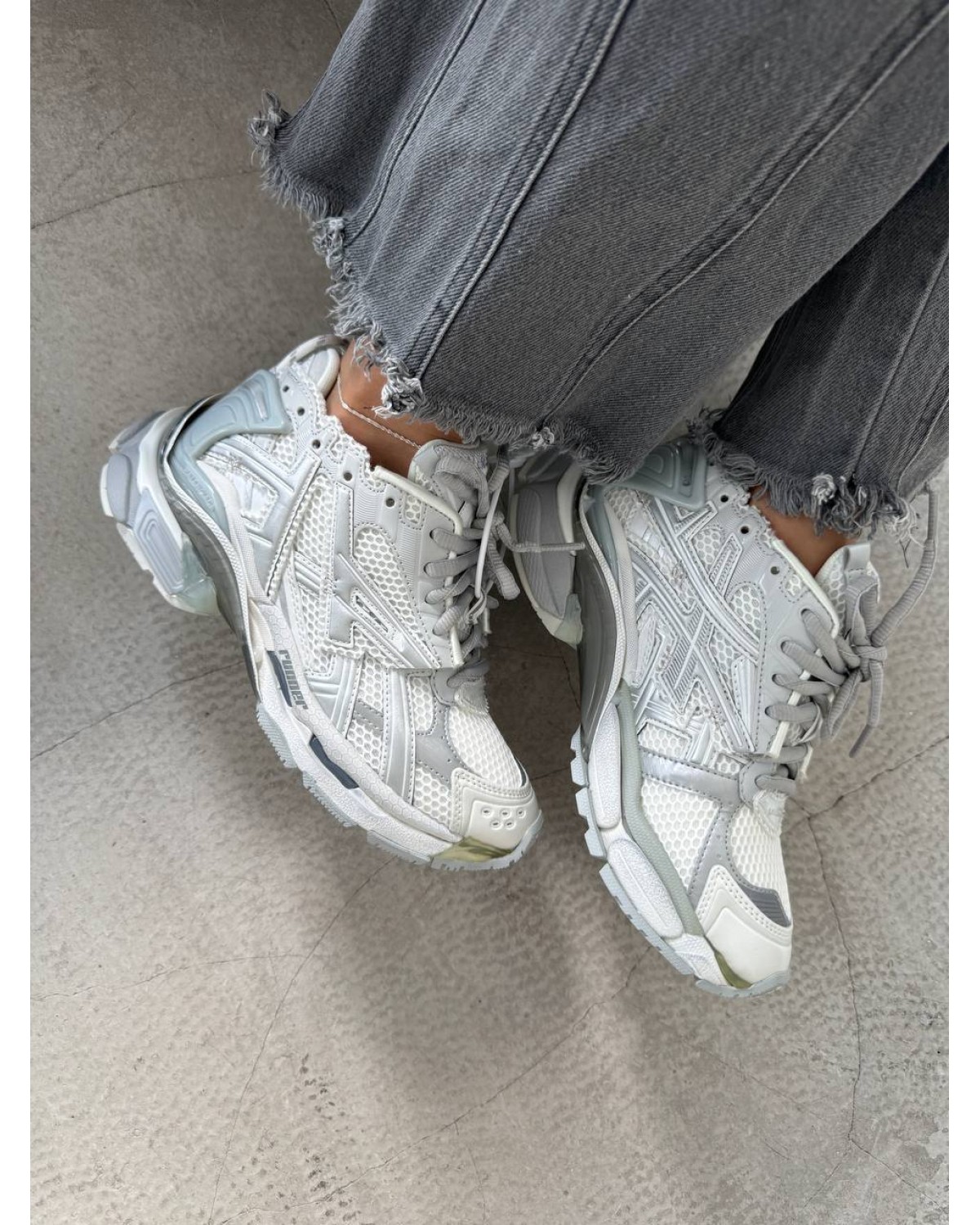 Balenciaga Runner Trainer White / Silver