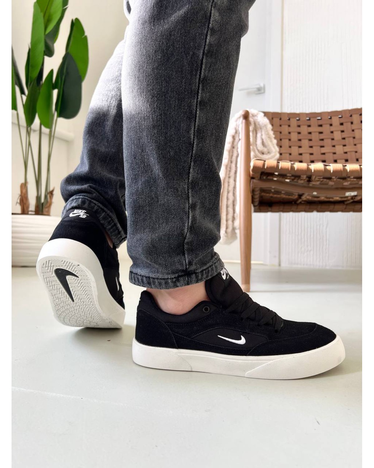 Nike sb skate shoes black