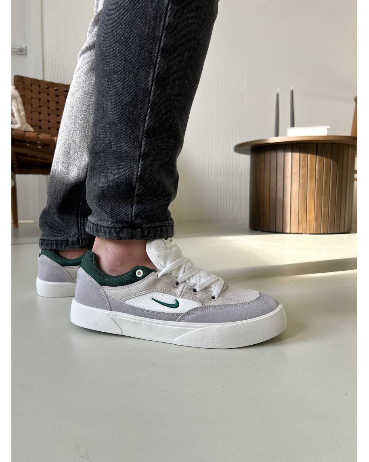 Nike sb skate shoes white green
