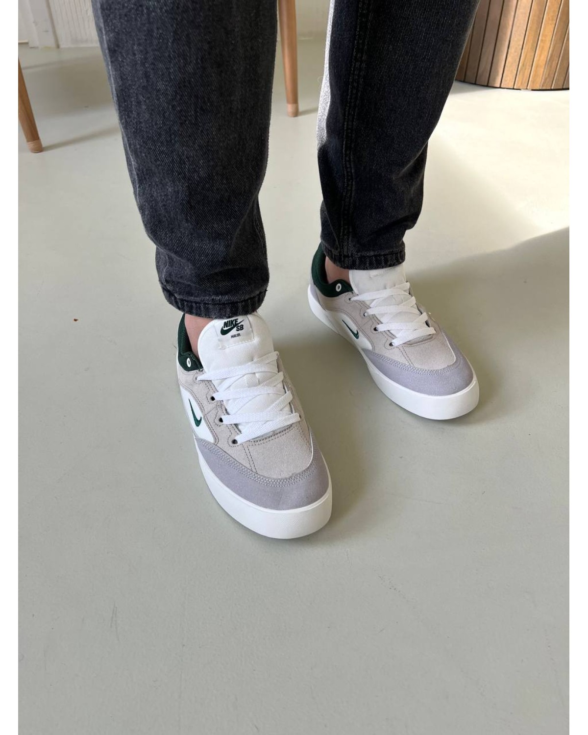 Nike sb skate shoes white green