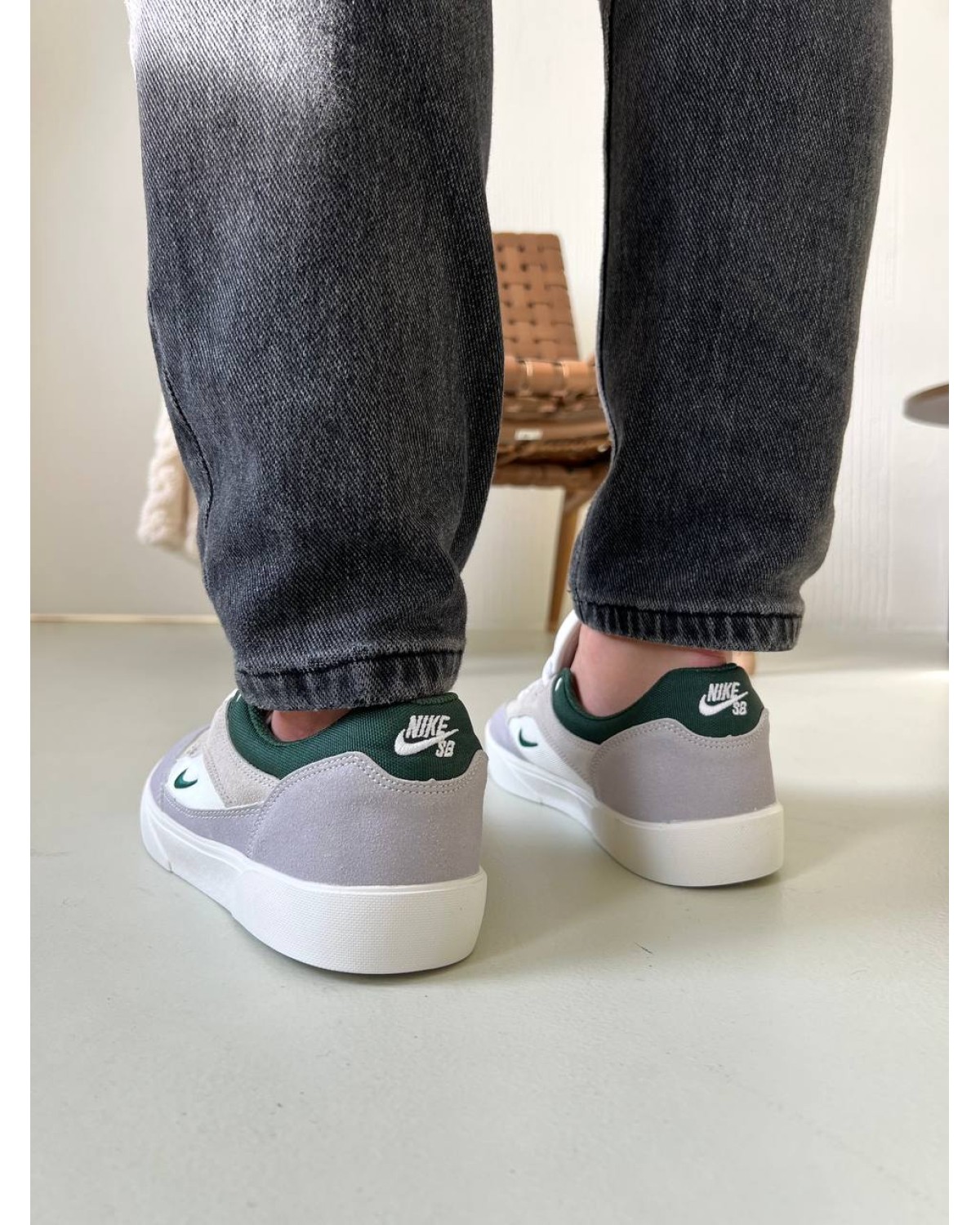 Nike sb skate shoes white green