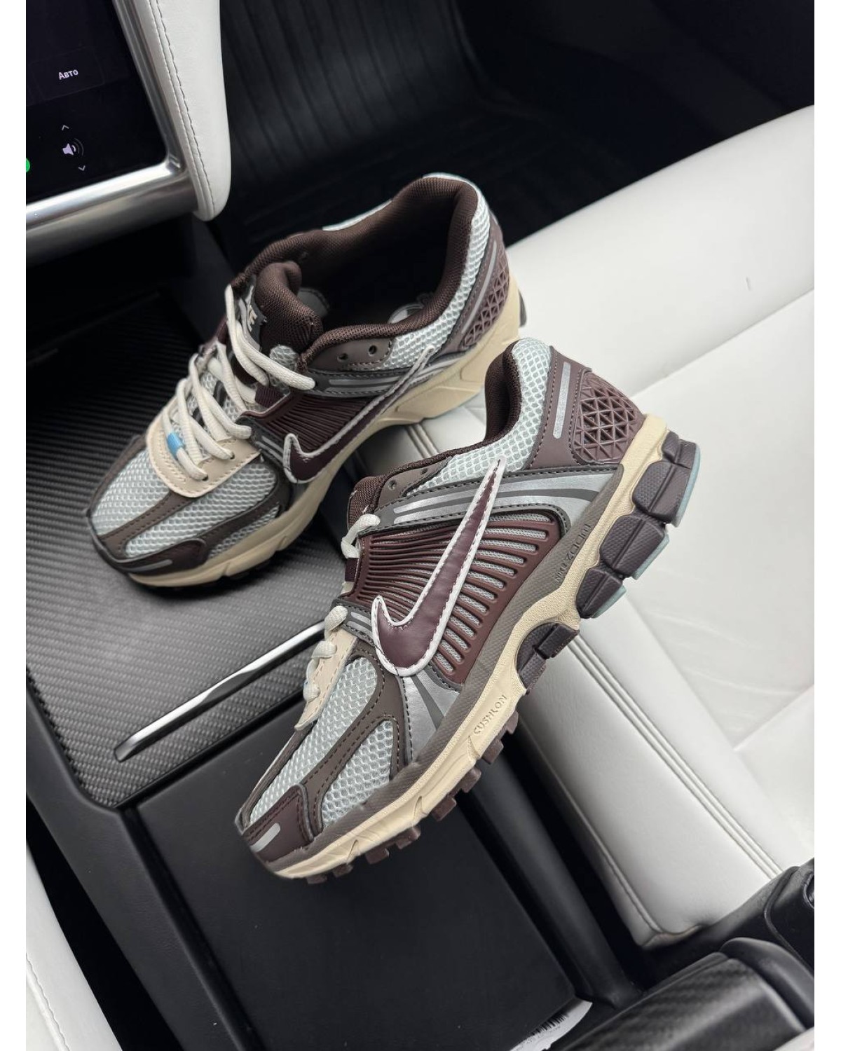 Nike Zoom Vomero 5 Earth Fossil