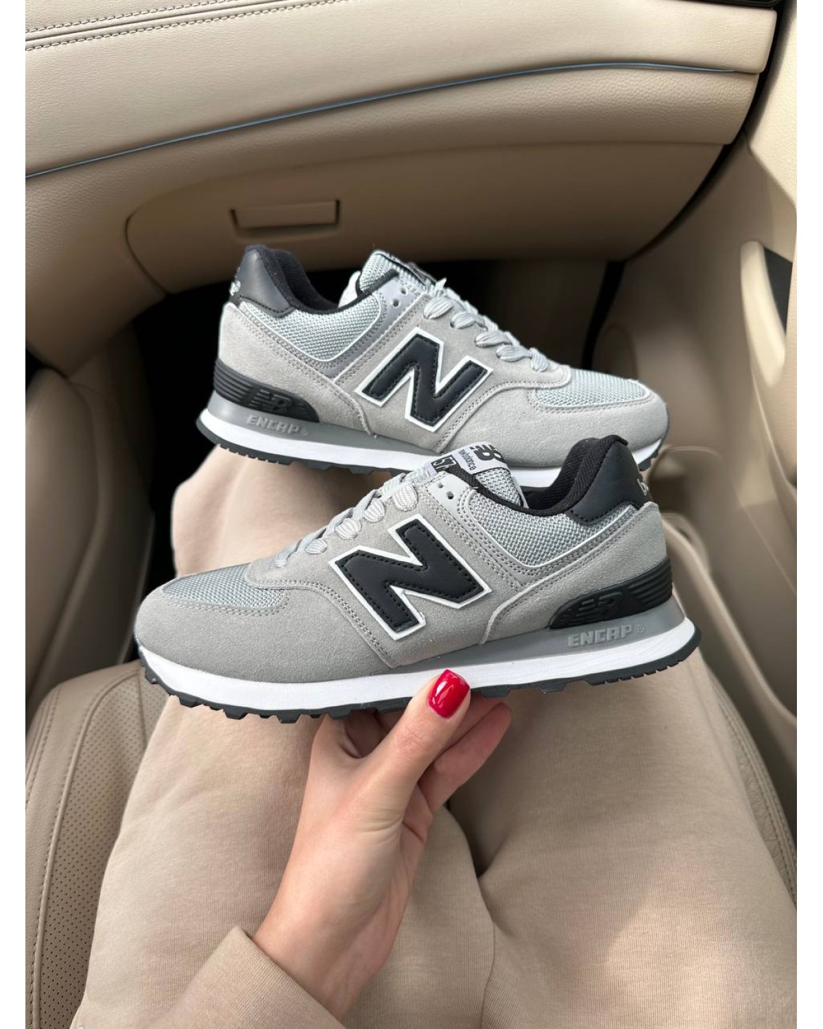 New Balance 574 light grey on Black