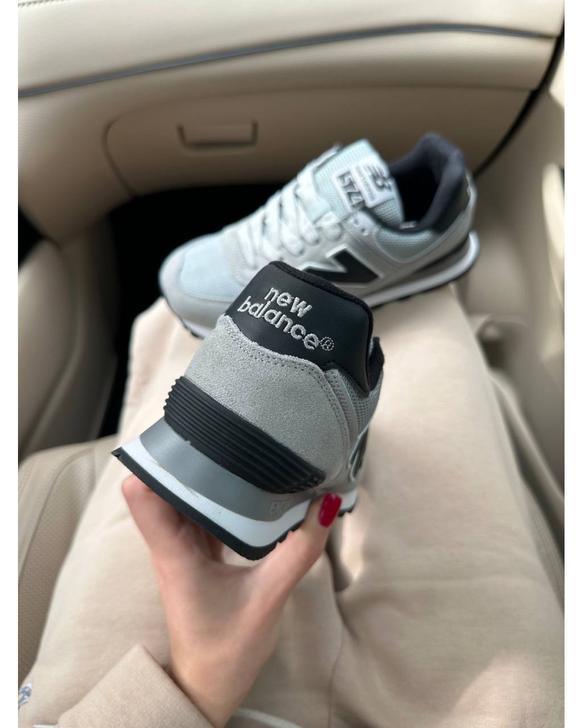 New Balance 574 light grey on Black