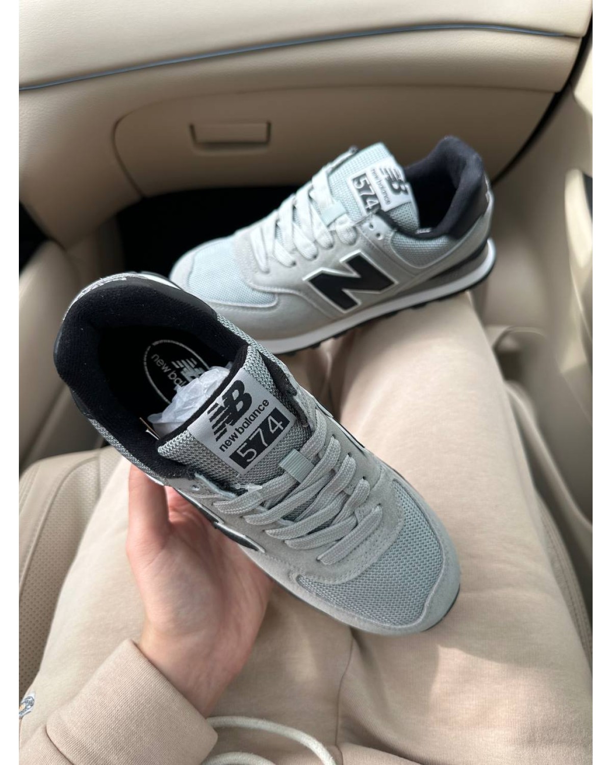 New Balance 574 light grey on Black