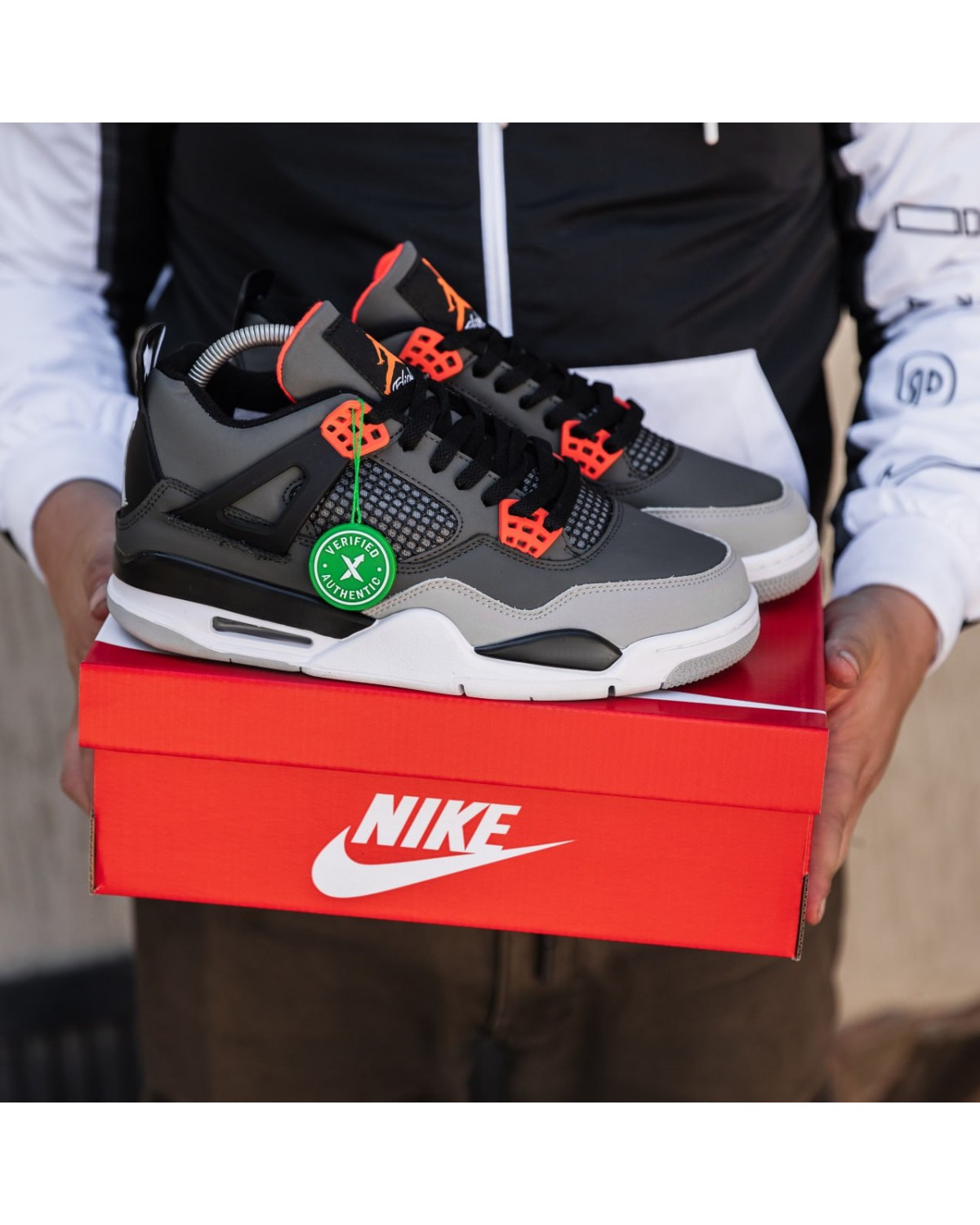 Nike Air Jordan 4 Retro