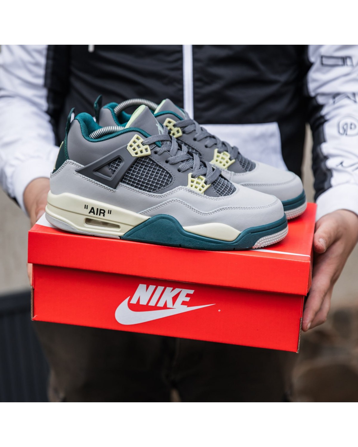 Nike Air Jordan 4 Retro