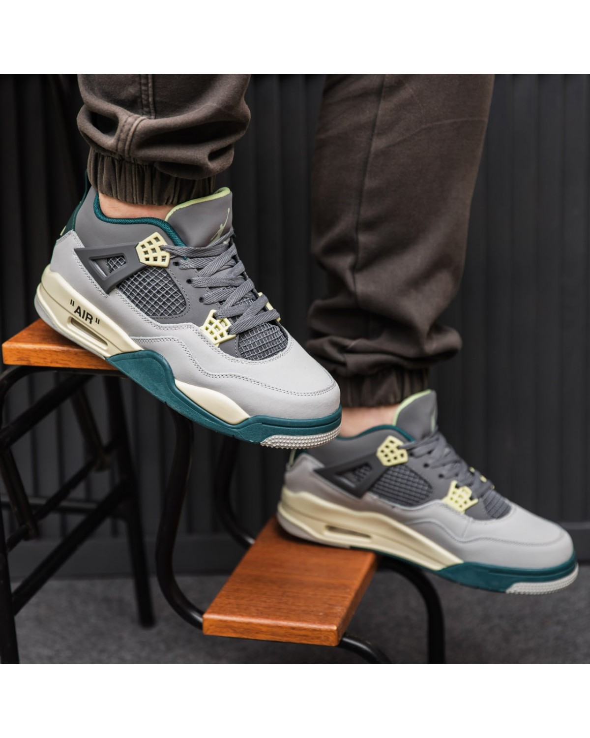 Nike Air Jordan 4 Retro