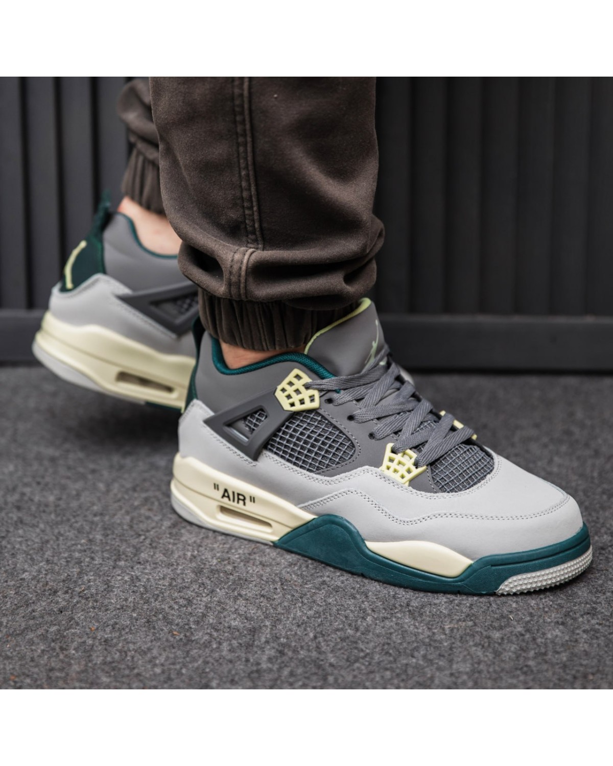 Nike Air Jordan 4 Retro