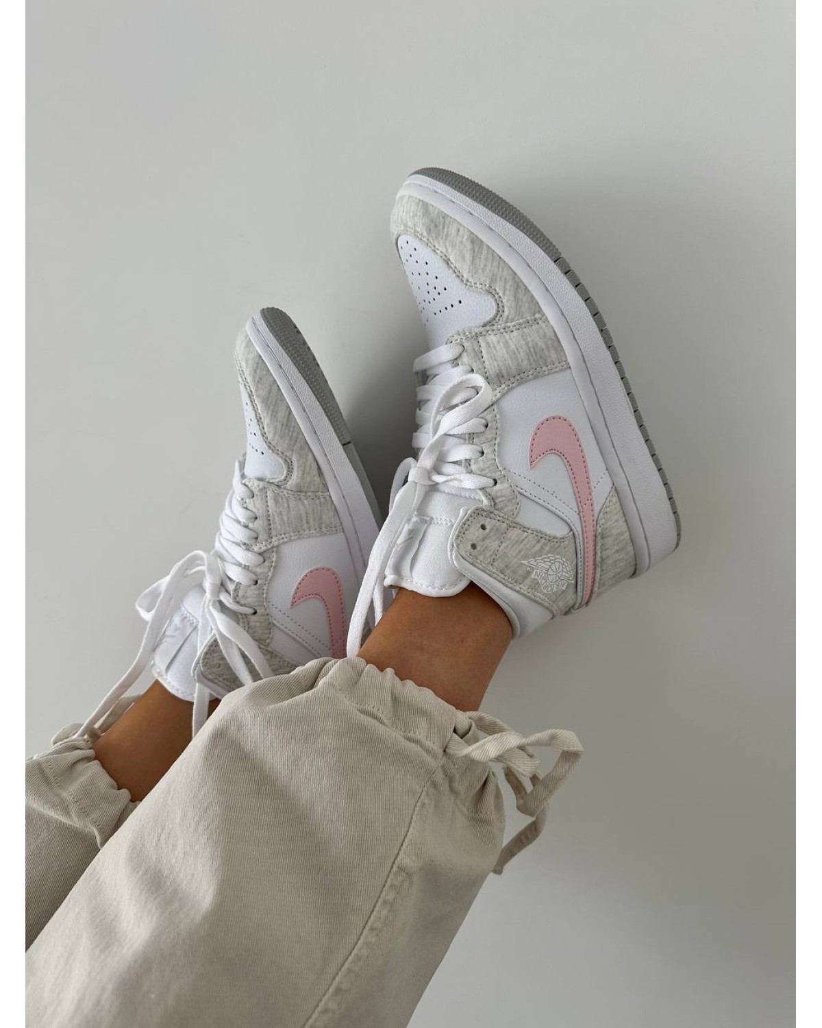 Nike Air Jordan Retro 1 Heather Grey Pink 