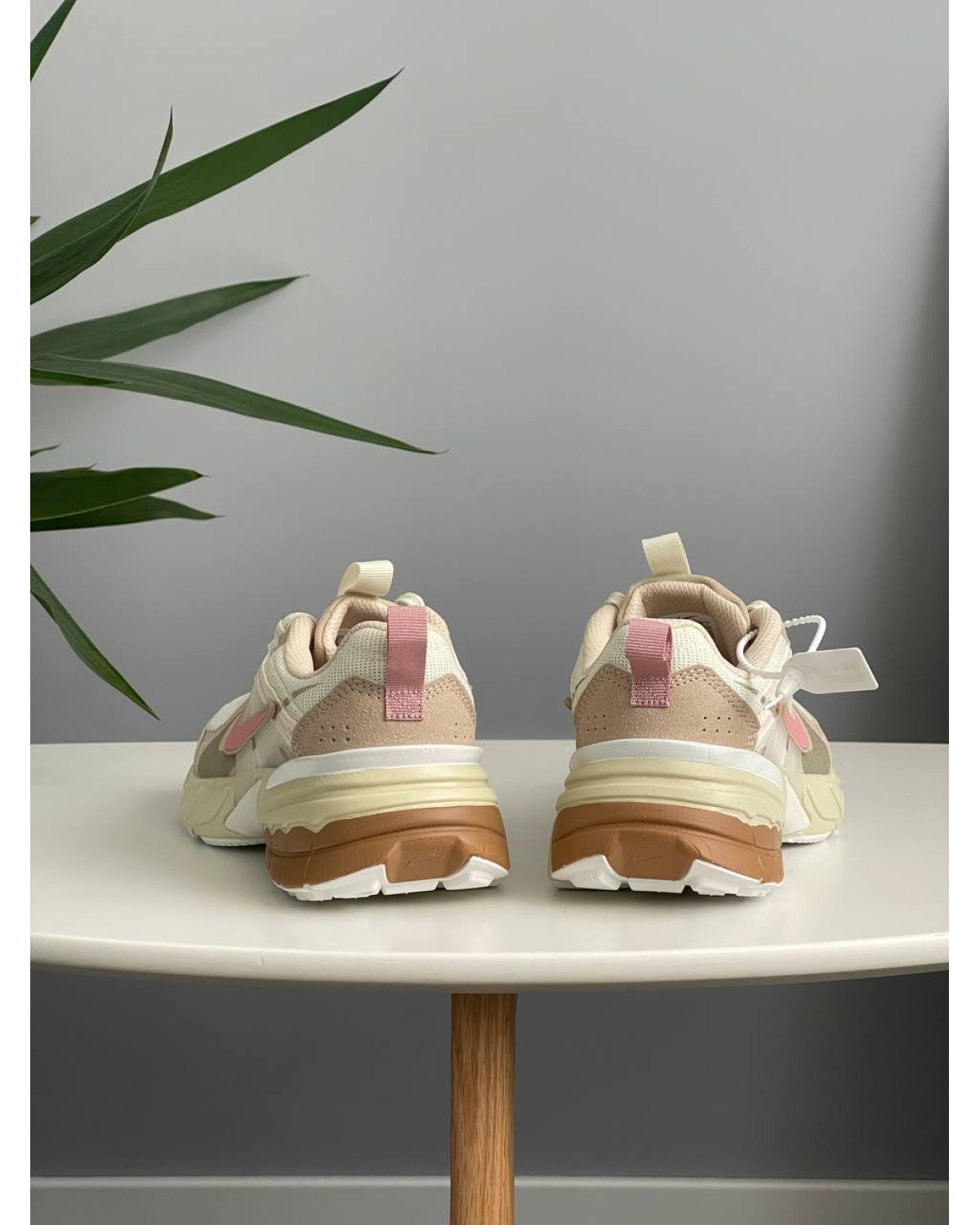 Nike V2K Runtekk Beige Pink