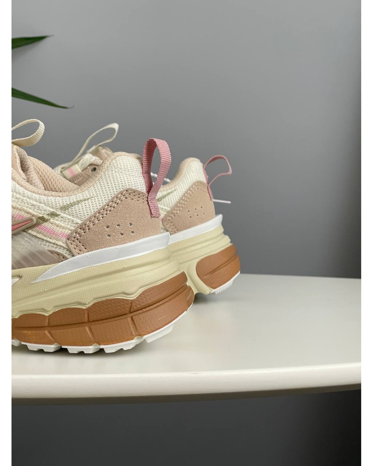 Nike V2K Runtekk Beige Pink