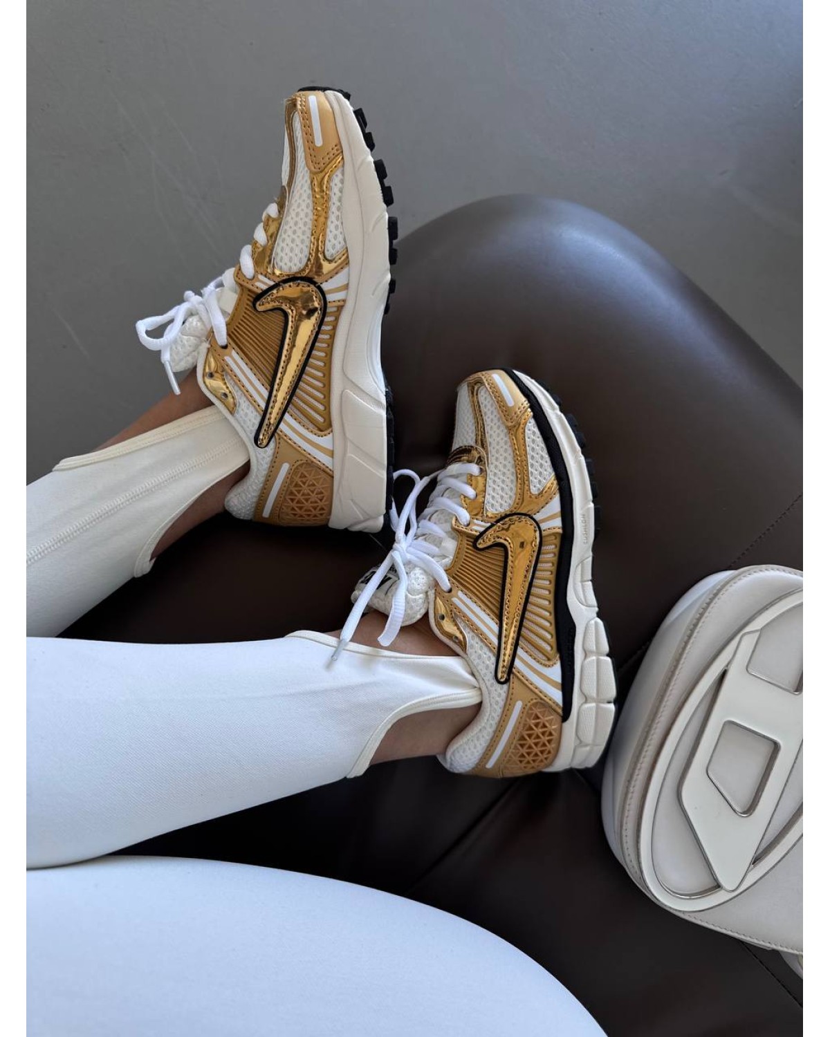 Nike Vomero 5 Metallic Gold