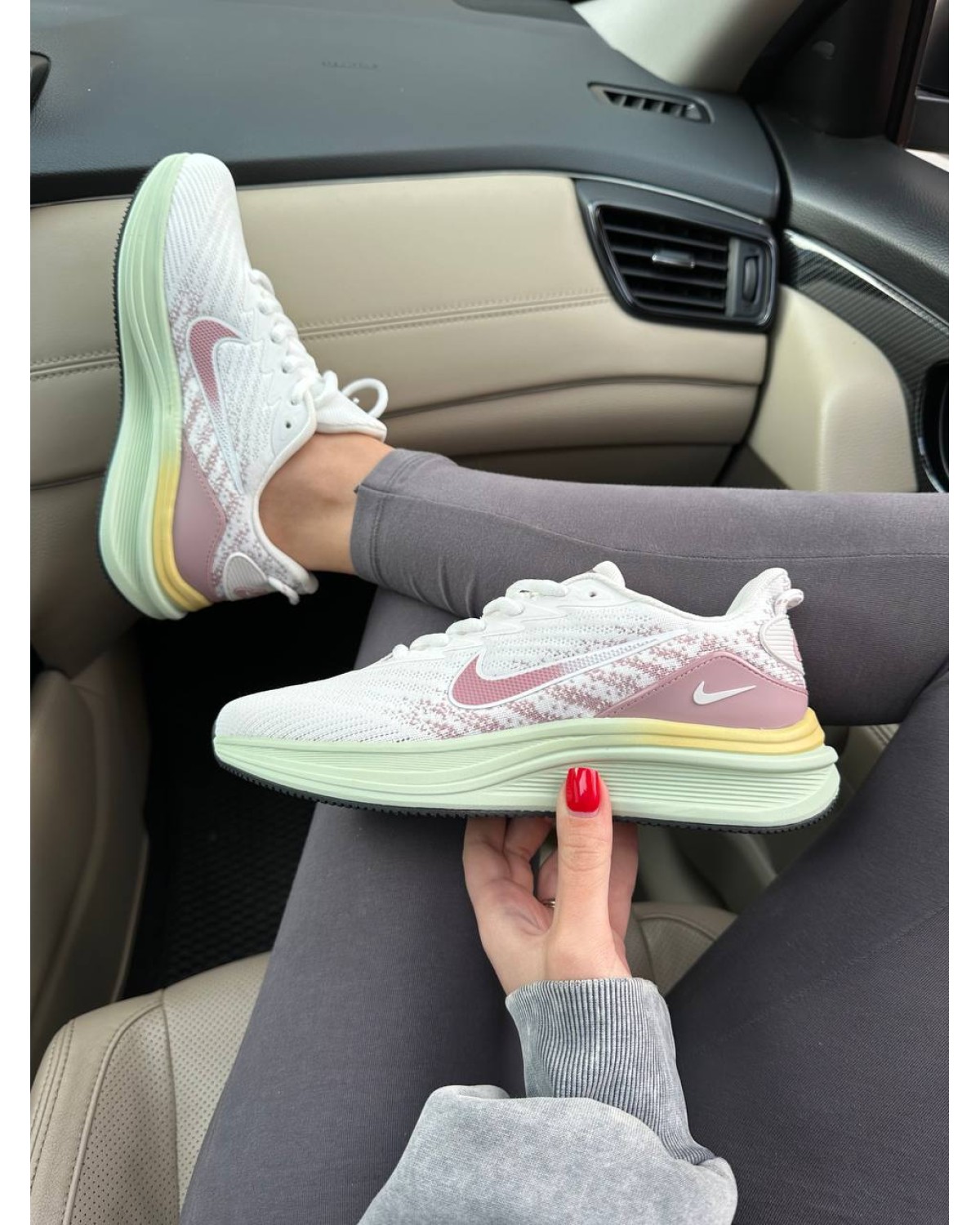 Nike Air Zoom Winflo White Pink