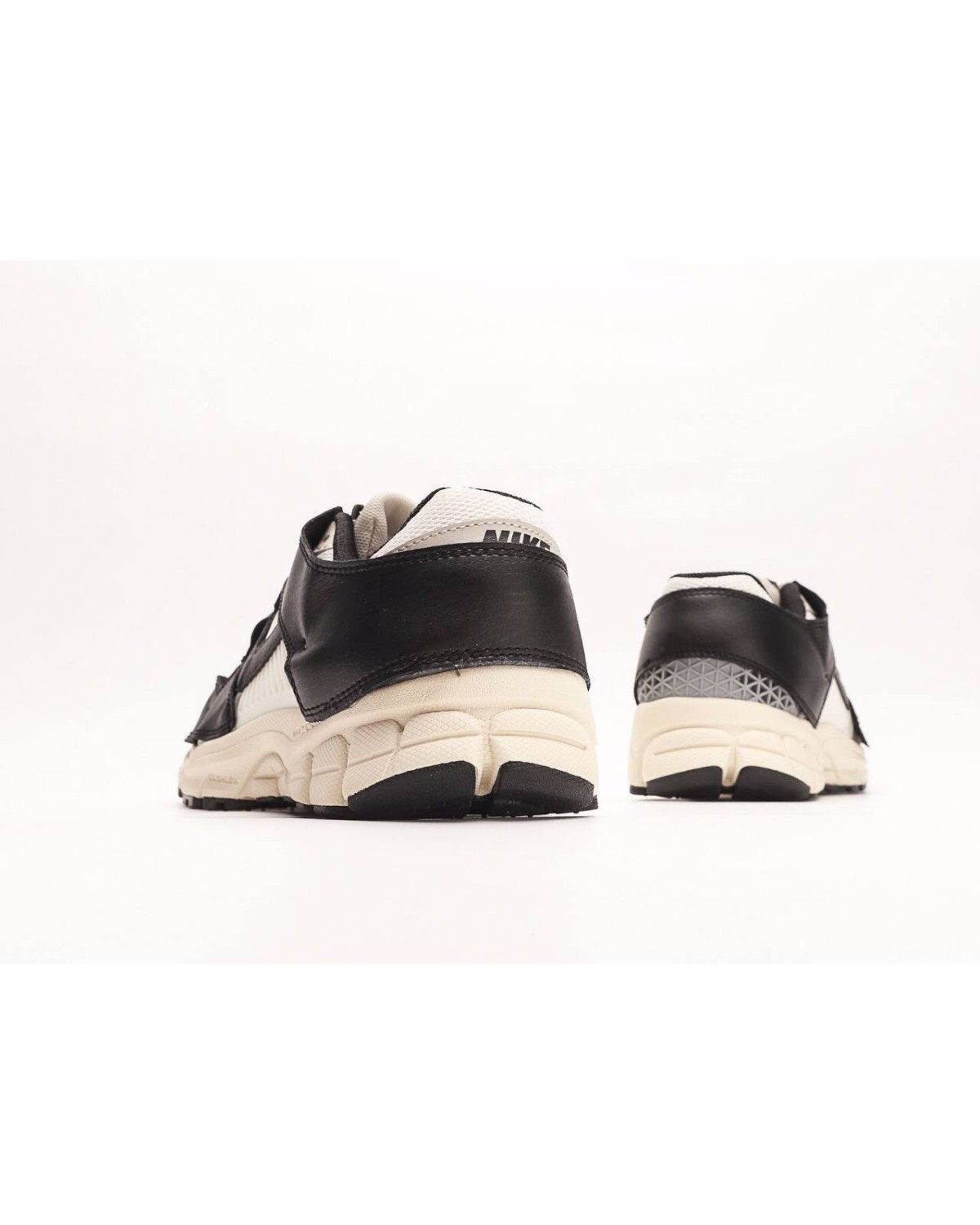 Nike Zoom Vomero 5 Timeless