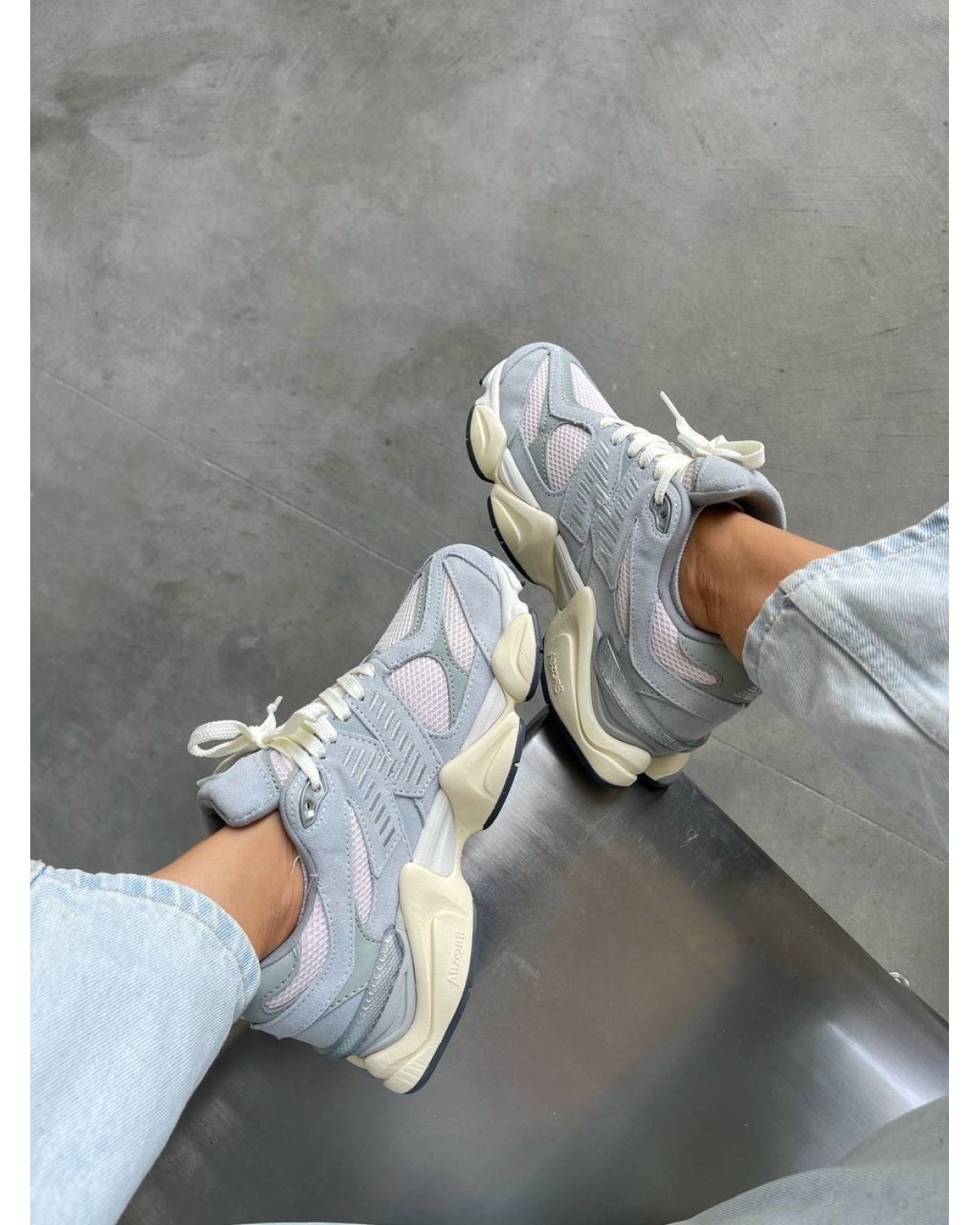 New Balance 9060 Pink
