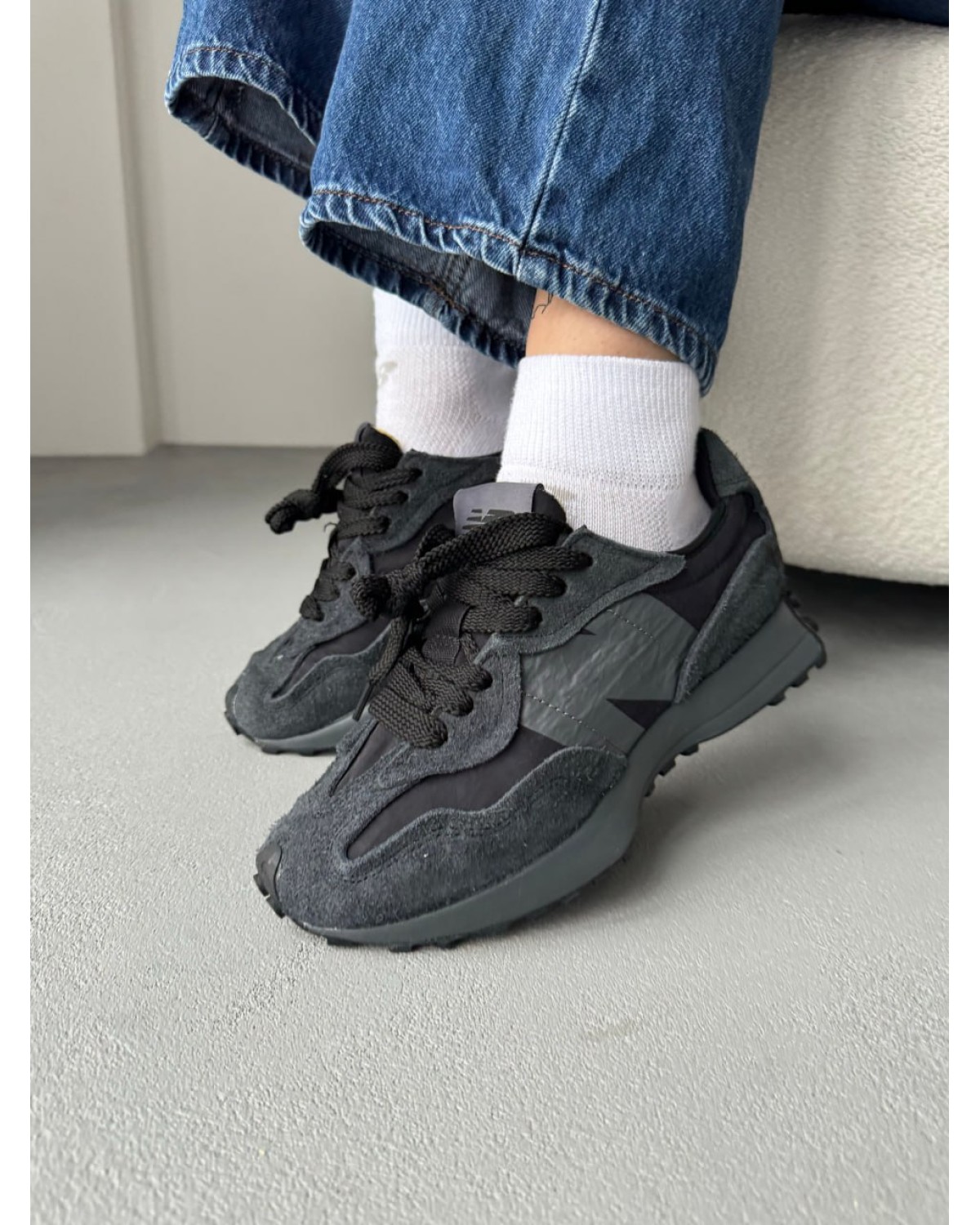 New Balance 327 Triple Black