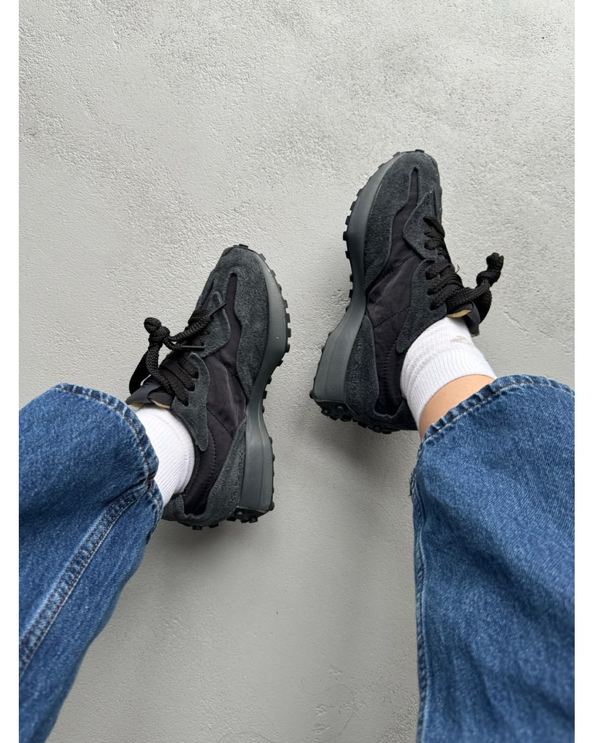New Balance 327 Triple Black