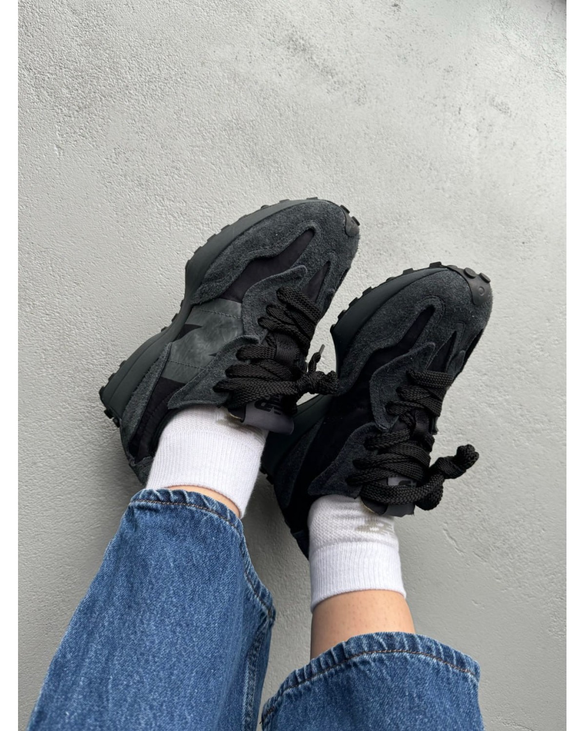 New Balance 327 Triple Black