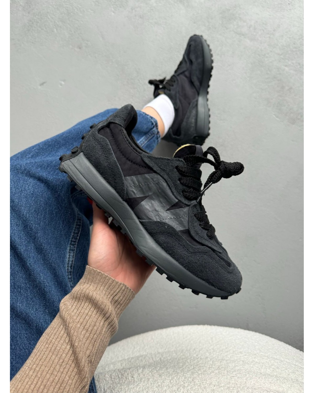 New Balance 327 Triple Black