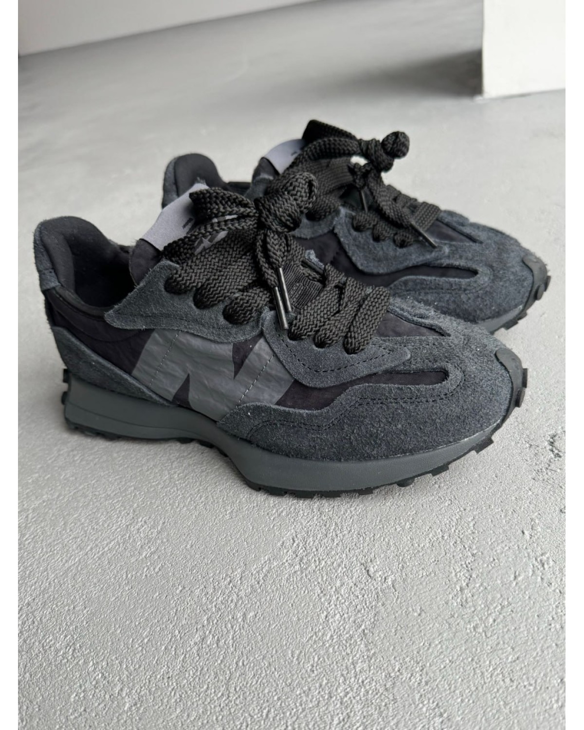 New Balance 327 Triple Black