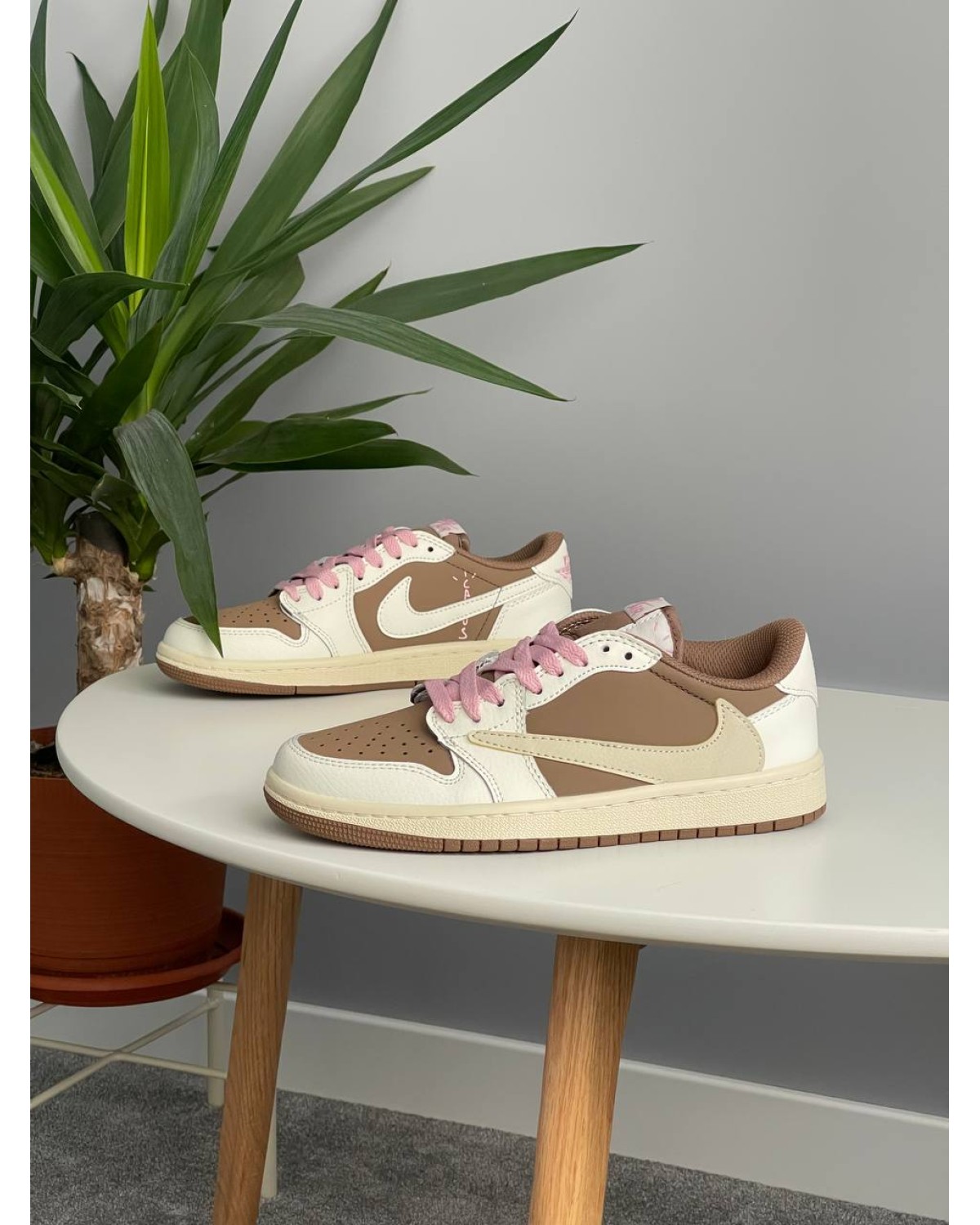 Nike Air Jordan 1 Retro Low OG SP Travis Scott Reverse Mocha Brown