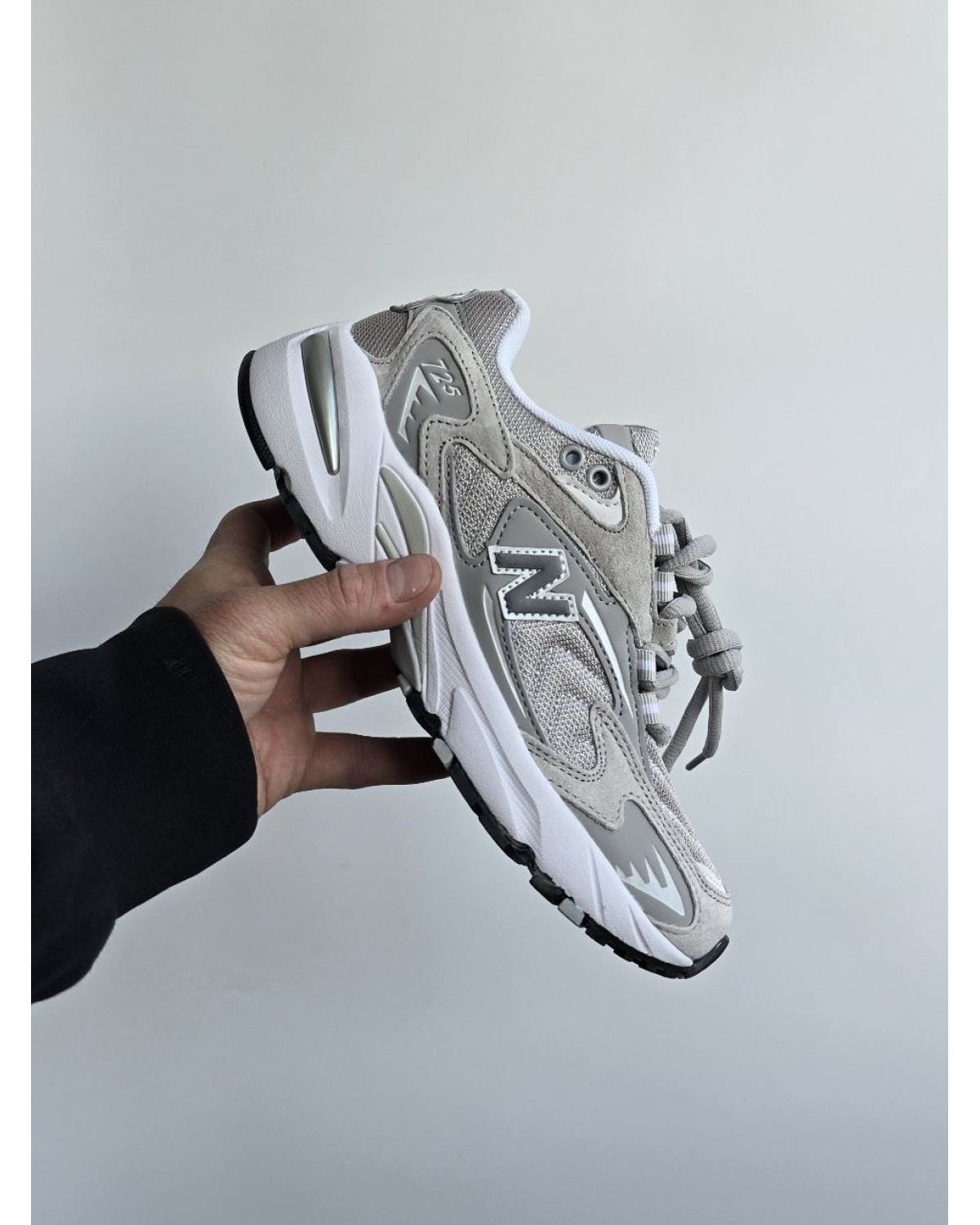 New Balance 725 Grey